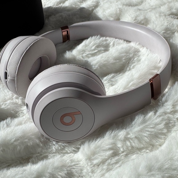 Beats Solo 4 (Brand New) In Cloud Pink - Picture 6 of 8